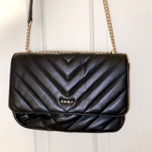 DKNY quilted shoulder bag in mint condition